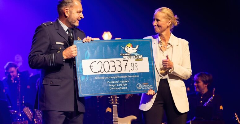 Orkest Koninklijke Luchtmacht haalt ruim 20.000 euro op voor Stichting Hoogvliegers