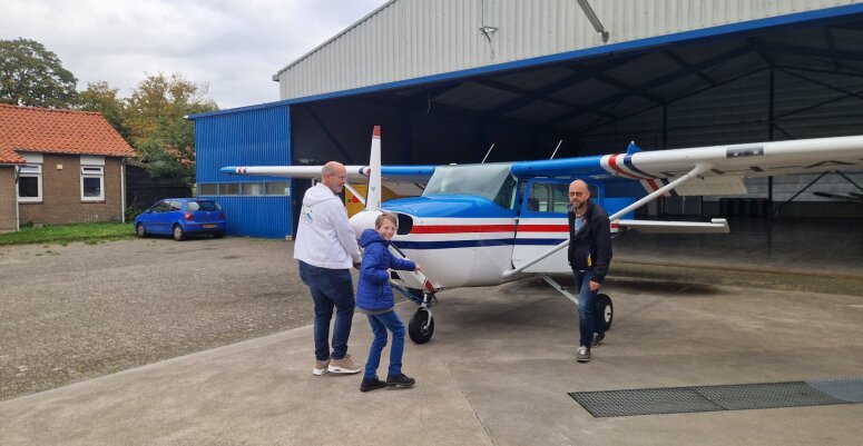 Noah vliegt vanaf Teuge met piloot Henk