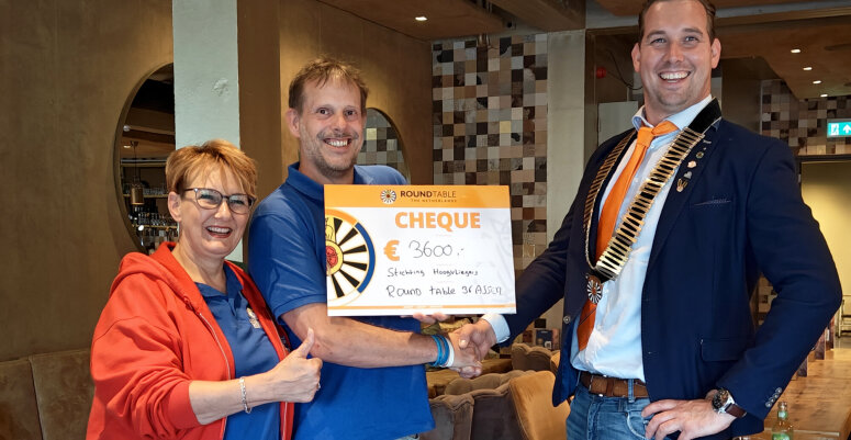 Ronde Tafel Assen overhandigt € 3.600 aan Stichting Hoogvliegers