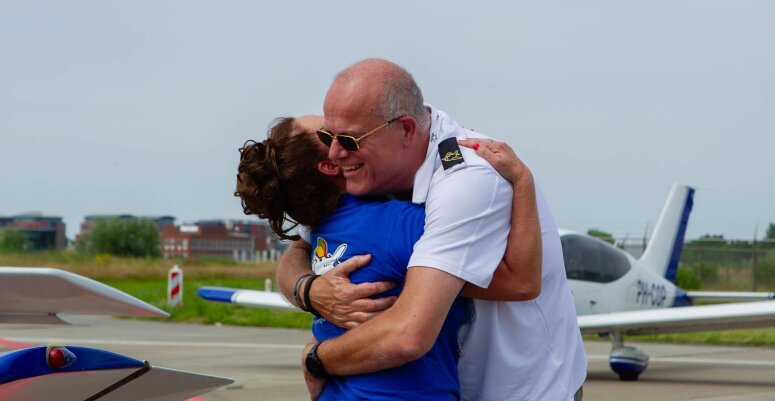 Huwelijksaanzoek in de lucht bij Hoogvliegersdag Beek